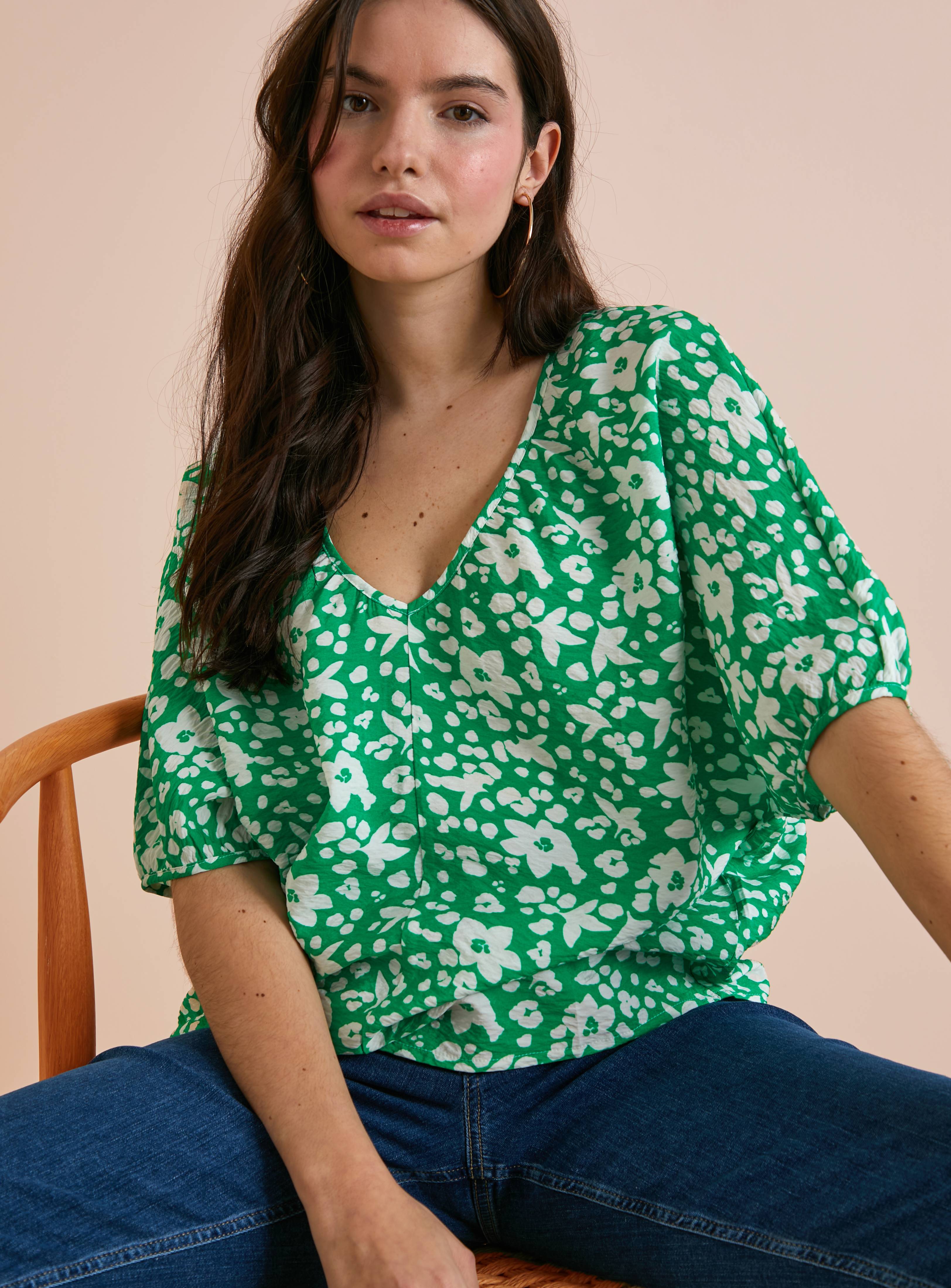 Everbelle Green Dotty Floral Relaxed Woven Top 12 - Image 1